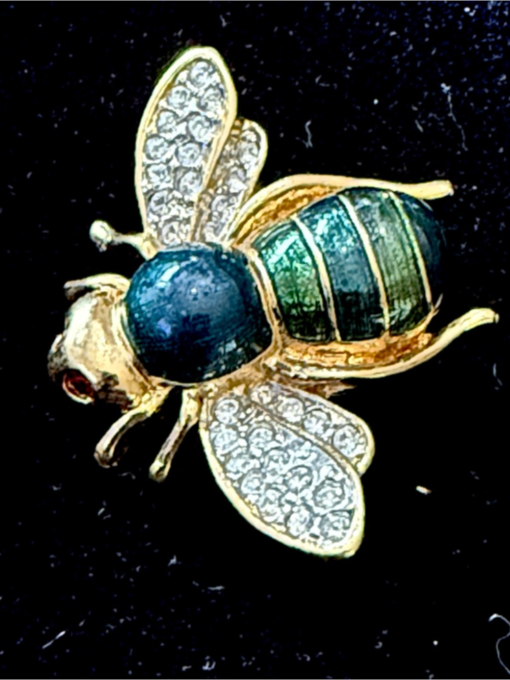 Unsigned Green Enamel and Rhinestone Bee gold tone brooch - Picture 2 of 6